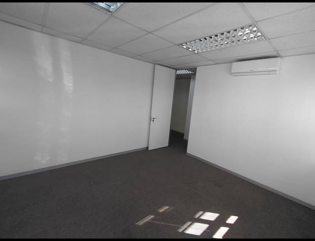 186M² OFFICE TO LET IN BRYANSTON